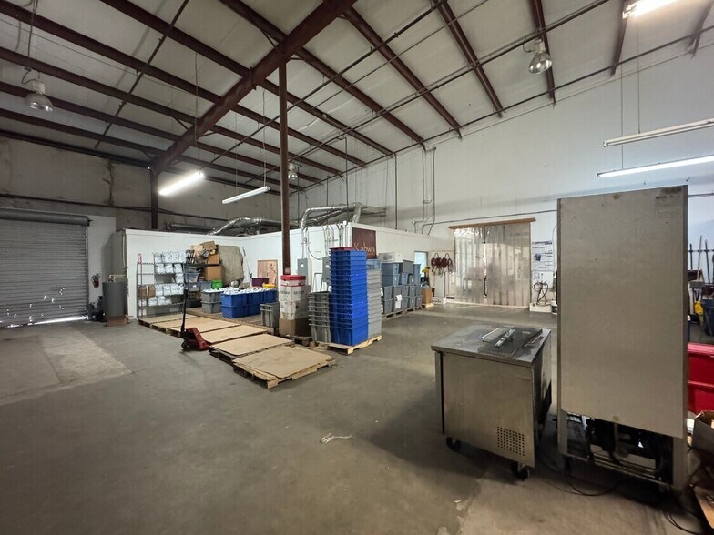More Photos Of 3032-3090 44th Ave N, Saint Petersburg Warehouse For Lease