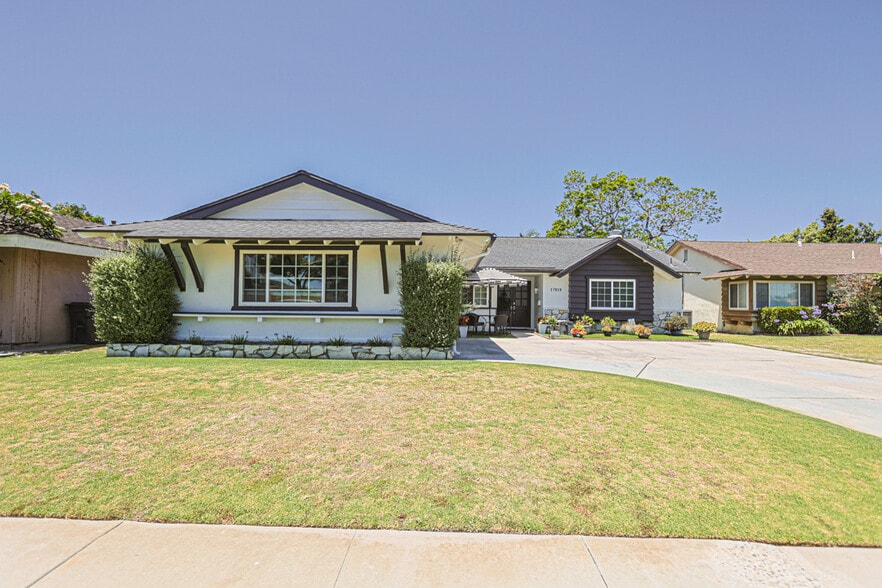 More Photos Of 17819 Bay St, Fountain Valley Specialty For Sale