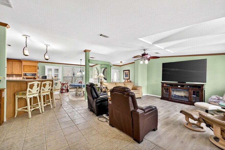 More Photos Of 3308 24th Ave SE, Ruskin Specialty For Sale