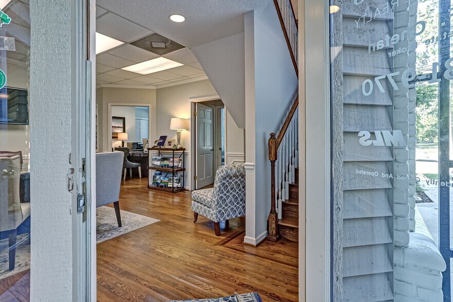 More Photos Of 5233 San Jose Blvd, Jacksonville Office Residential For Lease