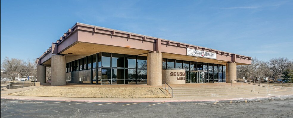 More Photos Of 2300 E Lincoln St, Wichita Freestanding For Lease