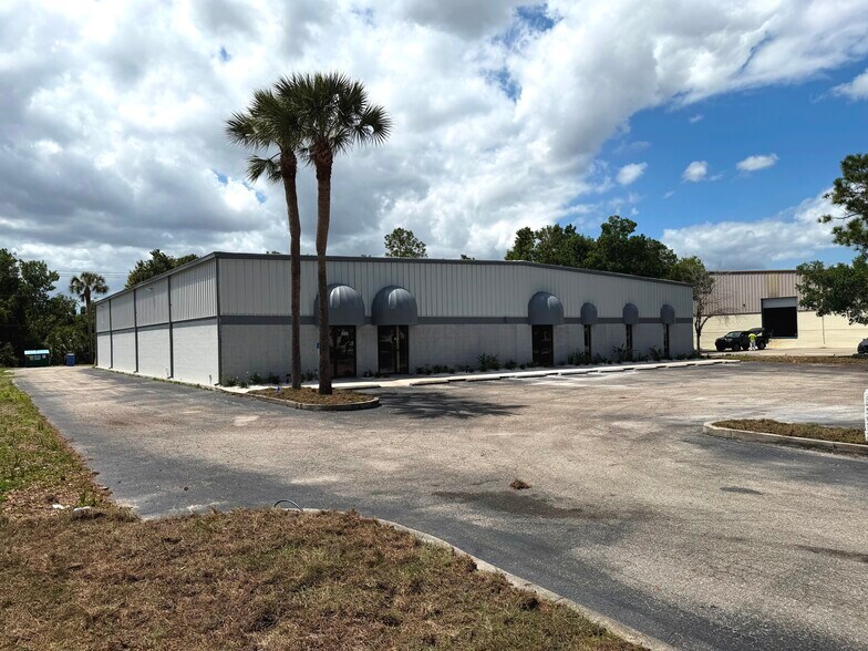 Primary Photo Of 5826-5830 Corporation Cir, Fort Myers Warehouse For Sale