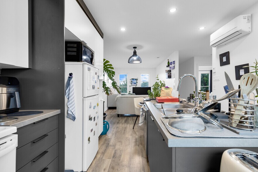 More Photos Of 1611-1615 Rue Godin, Longueuil Apartments For Sale