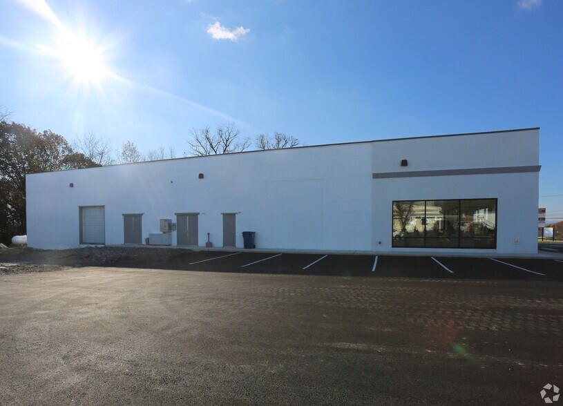 More Photos Of 908 Commerce Dr, Pottstown Freestanding For Lease
