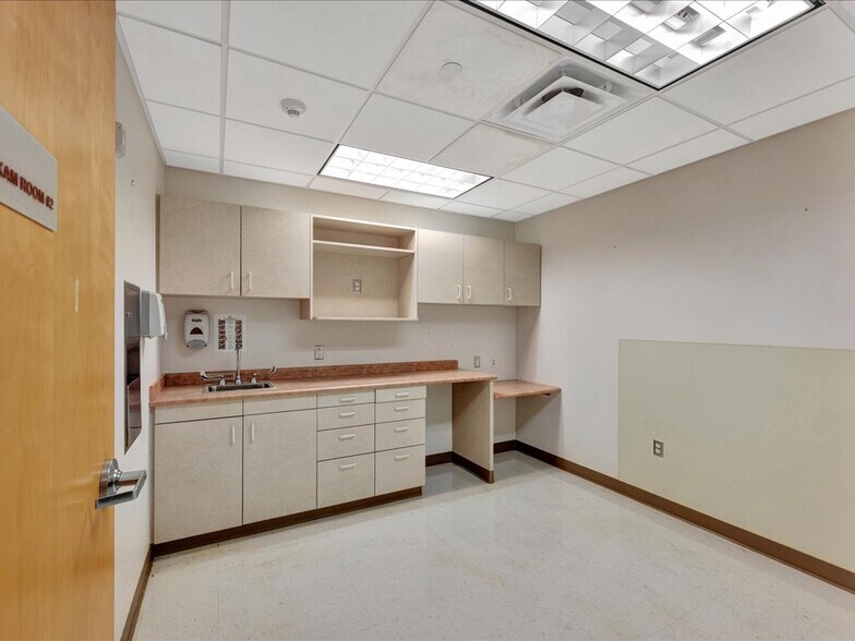 More Photos Of 700 S John Redditt Dr, Lufkin Medical For Lease
