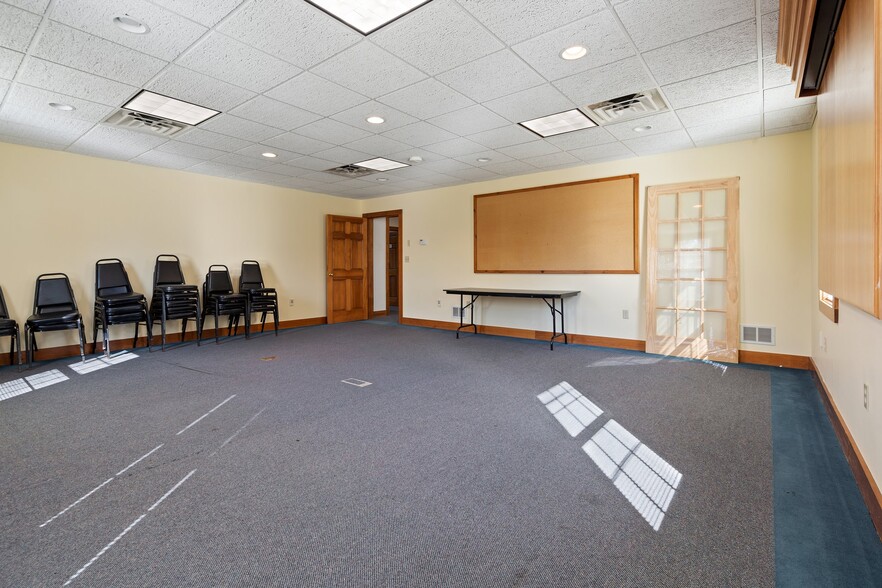 More Photos Of 41 Liberty Hill Rd, Henniker Medical For Sale