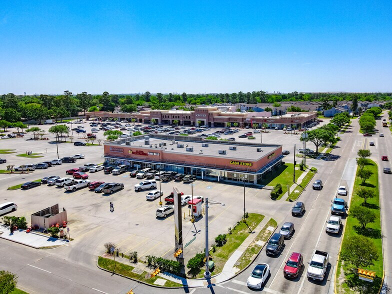 More Photos Of 12626 Woodforest Blvd, Houston Freestanding For Lease