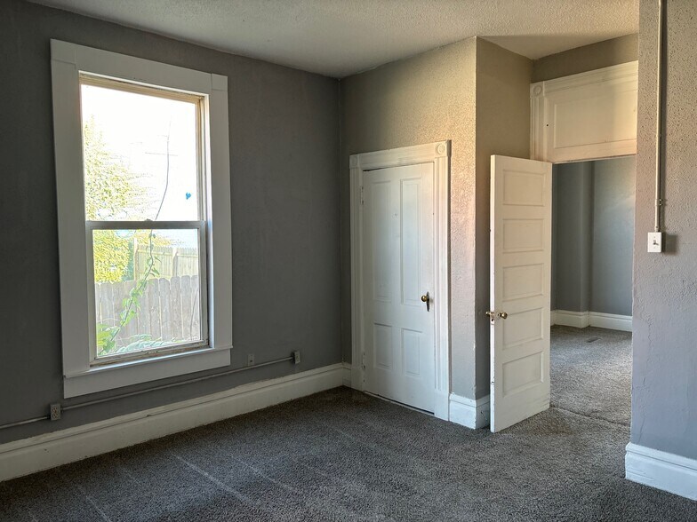 More Photos Of 910-912 W 3rd St, Davenport Apartments For Sale