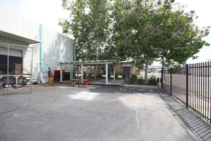 More Photos Of 444 Athol St, San Bernardino Warehouse For Sale