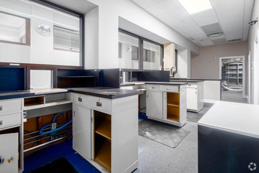 More Photos Of 931 Noble St, Anniston Office For Sale