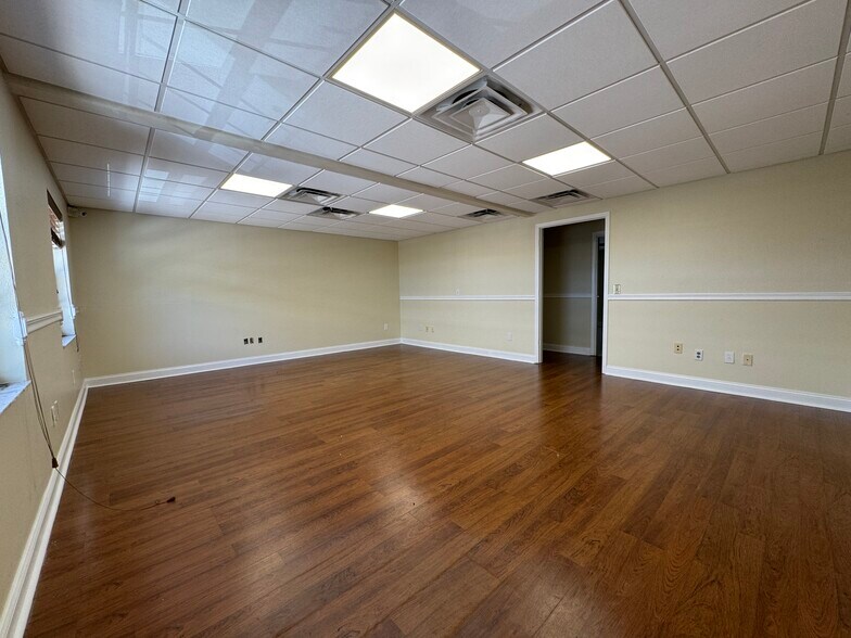 More Photos Of 4802-4942 W Gandy Blvd, Tampa Business Park For Lease