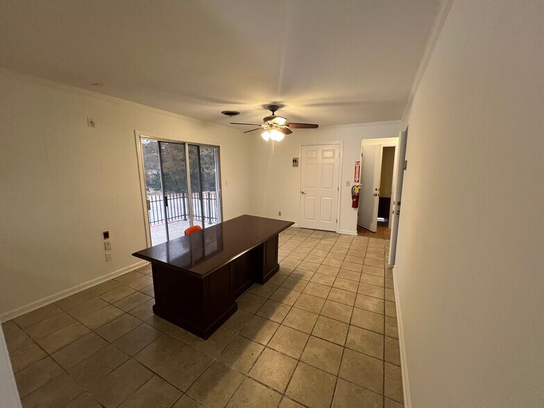 More Photos Of 526-530 Lyle Cir, Lawrenceville Light Manufacturing For Sale