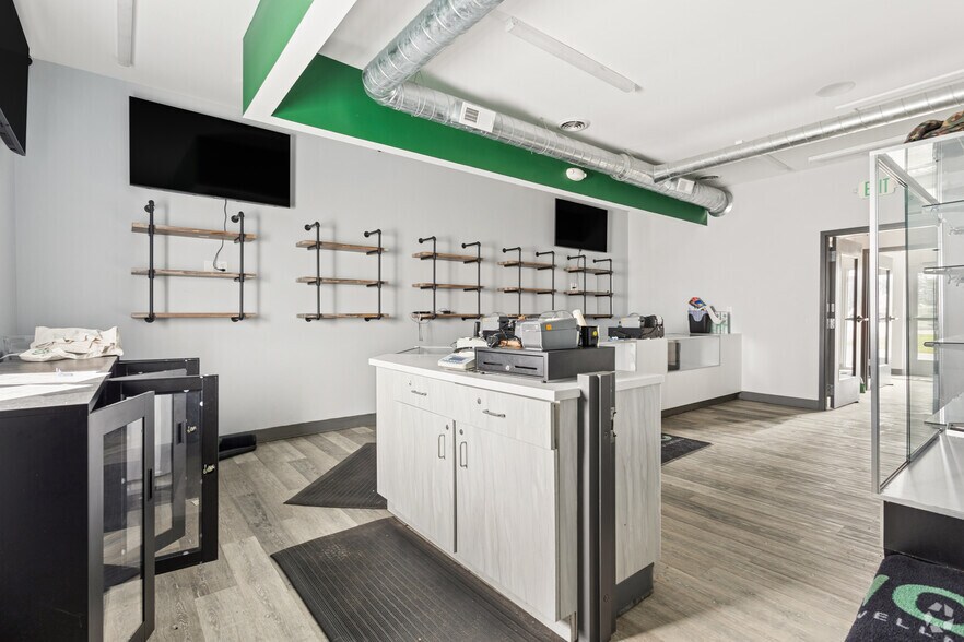 More Photos Of 1848 Dickerson Rd, Gaylord General Retail For Sale