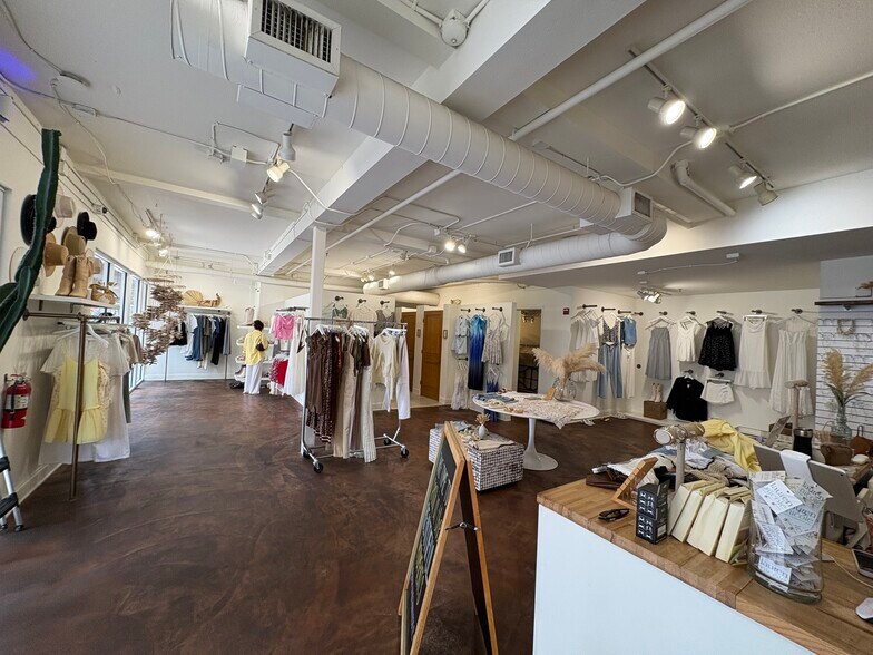 More Photos Of 404 -424 E Central Blvd, Orlando Storefront Retail Residential For Lease