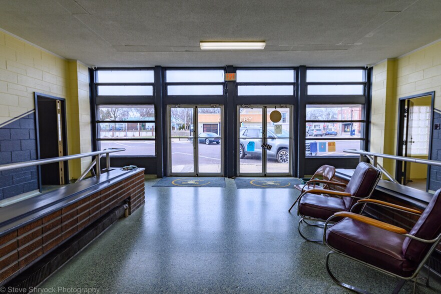 More Photos Of 411 S Main St, Hillsboro Specialty For Sale