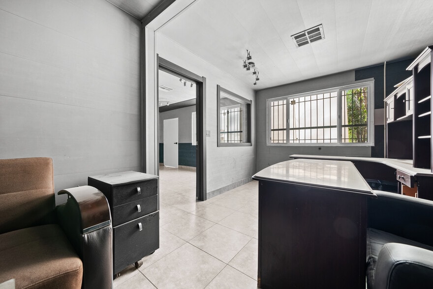 More Photos Of 1130 N Maclay Ave, San Fernando Warehouse For Lease