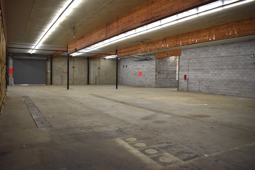 More Photos Of 613 Pacific Ave S, Kelso Distribution For Lease