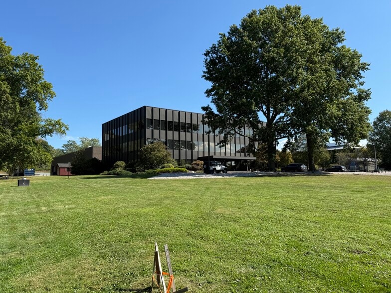 More Photos Of 420 Columbus Ave, Valhalla Office For Lease