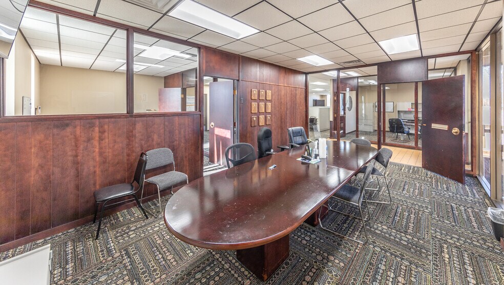 More Photos Of 23 Briercroft Office Park, Lubbock Office For Lease