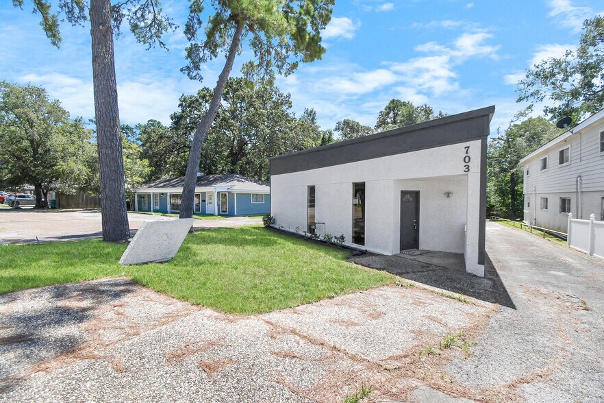 Primary Photo Of 703 Everett St, Conroe Office Residential For Sale