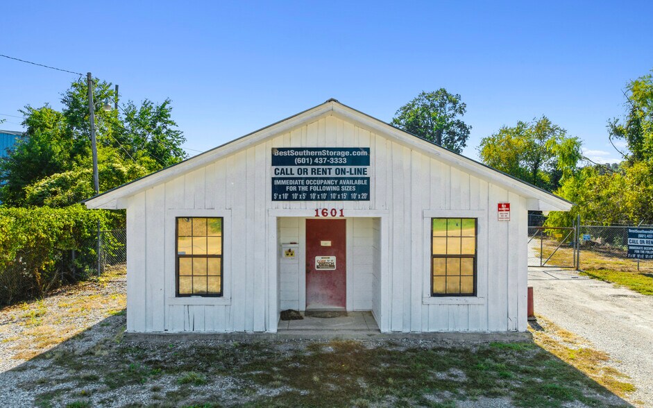 More Photos Of 1601 Bridgewell ln, Port Gibson Self Storage For Sale