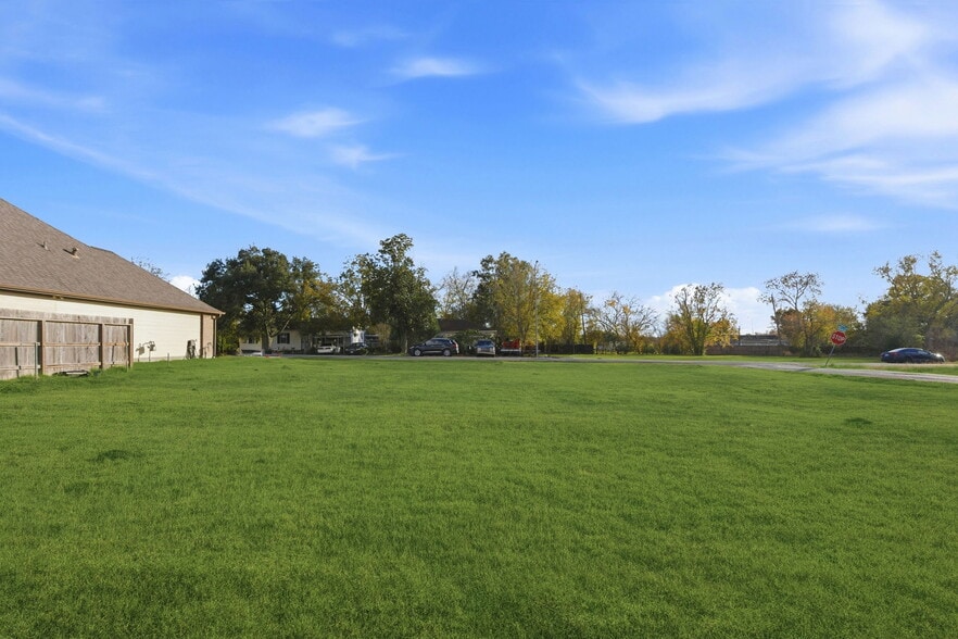 More Photos Of 5043 5045 Higgins and 5035 5037 Paula Street st, Houston Land For Sale