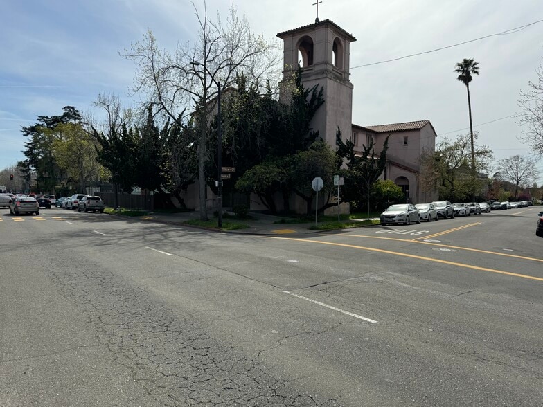 More Photos Of 2330 Prince St, Berkeley Schools For Sale