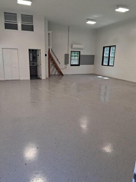 More Photos Of 12055 John Marshall Hwy, Markham Industrial For Sale