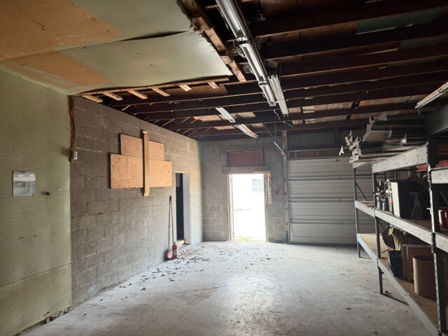 More Photos Of 17 Park Ln, Fairborn Distribution For Sale
