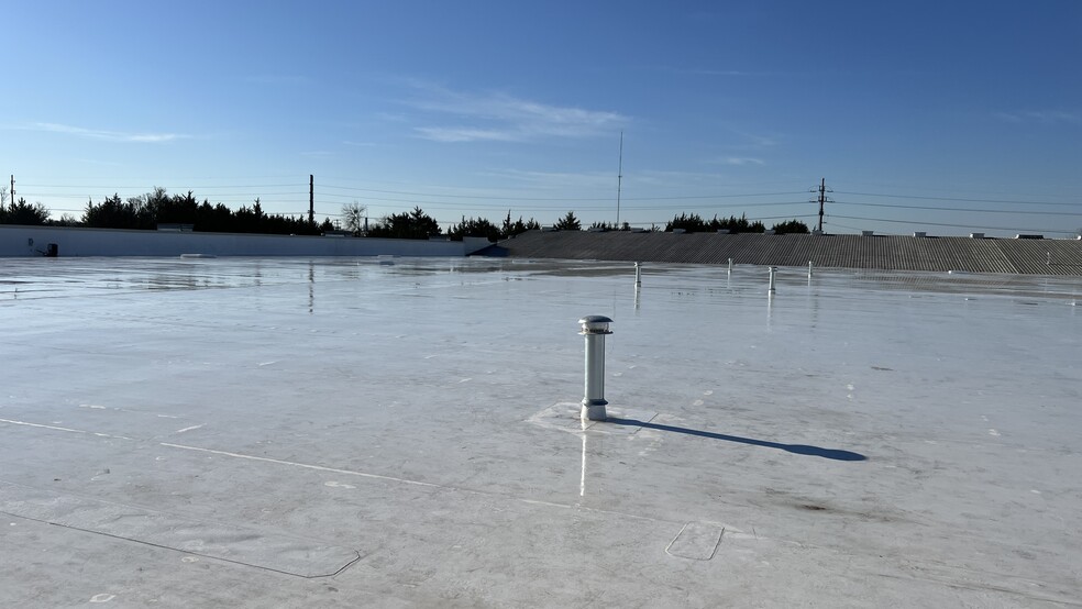 More Photos Of 2112 S Green St, Tupelo Warehouse For Lease