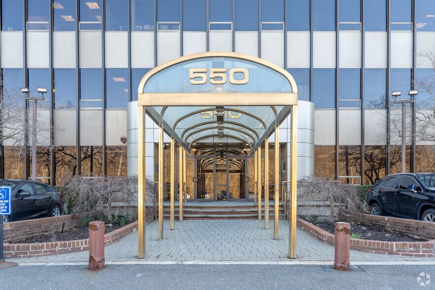 More Photos Of 550 Mamaroneck Ave, Harrison Unknown For Lease