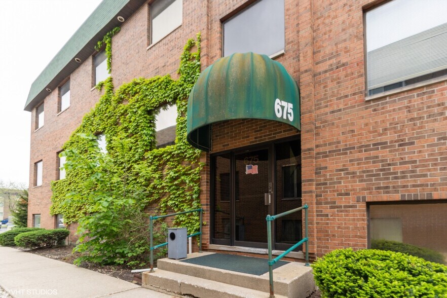 More Photos Of 675 E Irving Park Rd, Roselle Office Residential For Sale