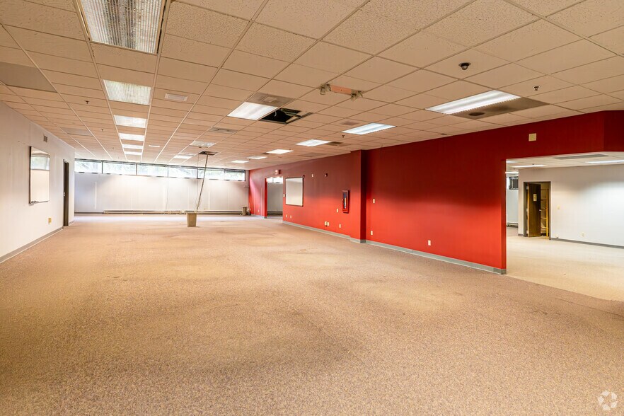 More Photos Of 250 S Executive Dr, Brookfield Office For Sale