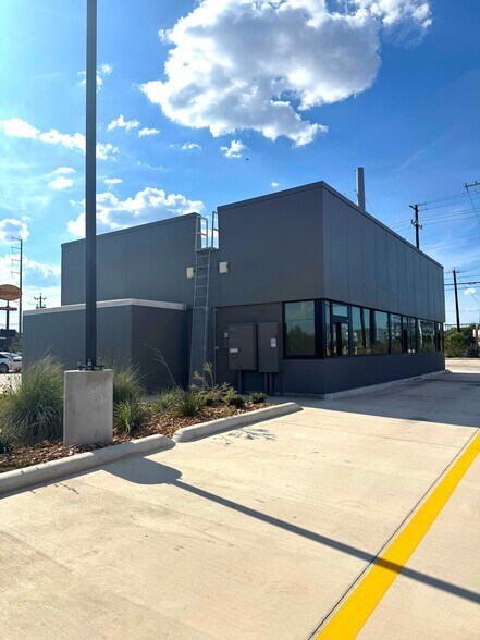 More Photos Of 8726 Potranco Rd, San Antonio General Retail For Sale