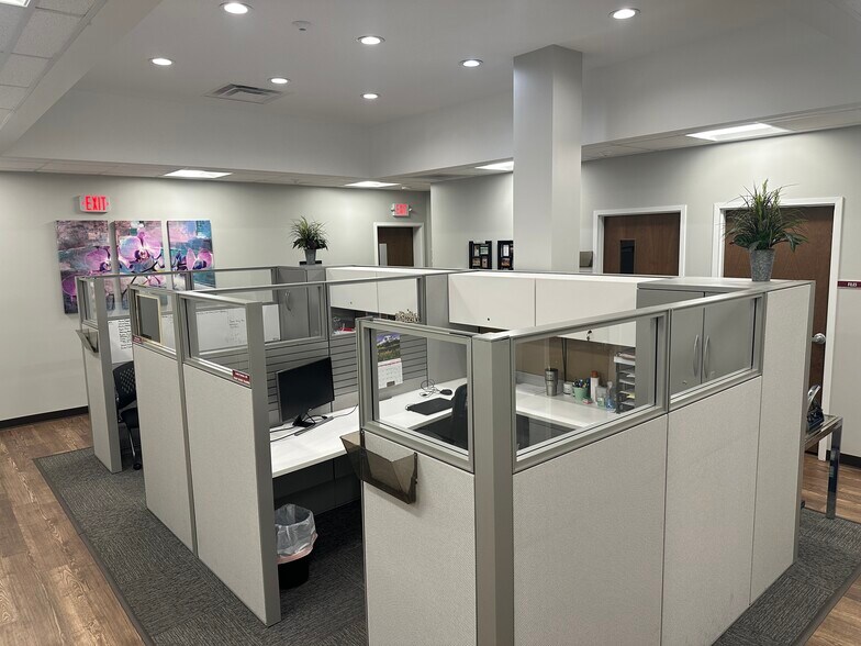 More Photos Of 278 Lee Hwy, Verona Auto Repair For Lease