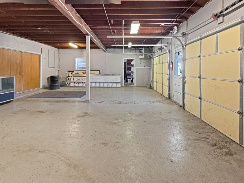 More Photos Of 129 E 5th St, Washington Showroom For Sale