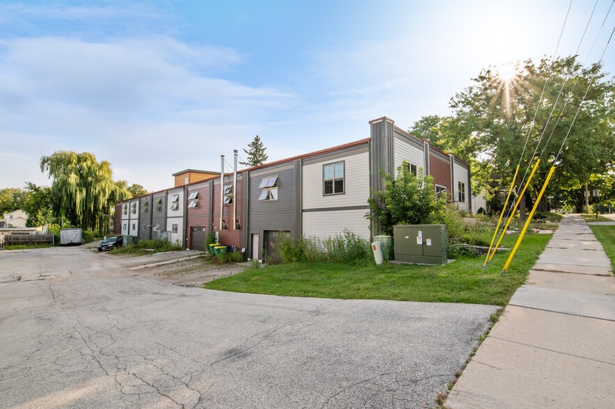 More Photos Of 815 Chicago St, Green Bay Industrial For Sale