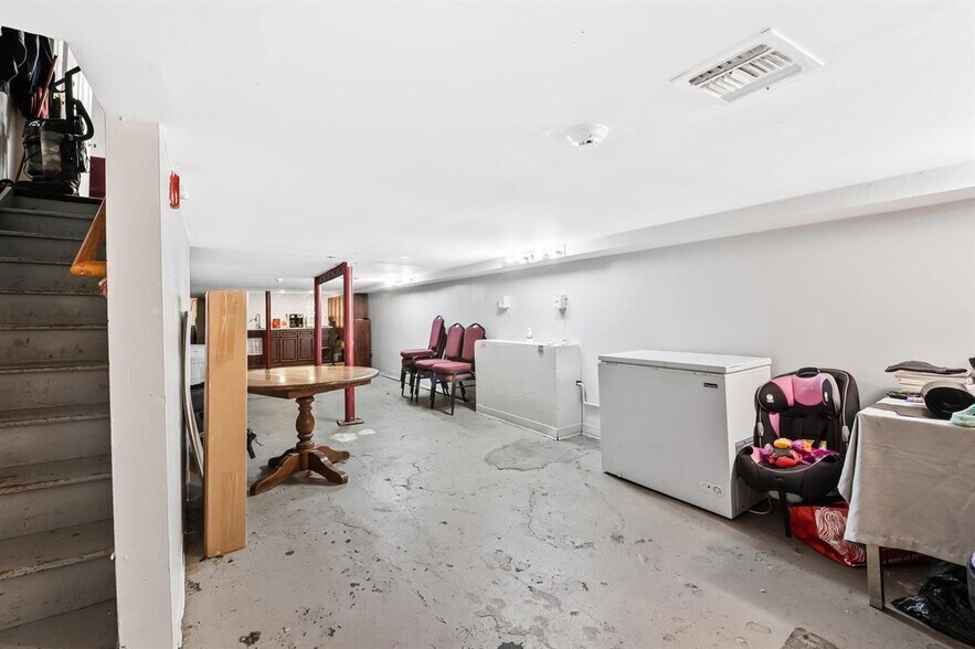 More Photos Of 1303 Summit Ave, Union City Storefront Retail Residential For Sale