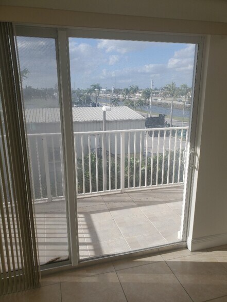 More Photos Of 12484 NW South River Dr, Medley Hotel For Lease