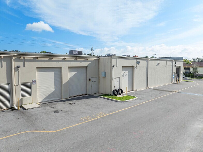 More Photos Of 11300-11354 Wiles Rd, Coral Springs General Retail For Lease