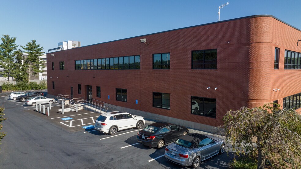 More Photos Of 470 Myles Standish Blvd, Taunton Office For Lease