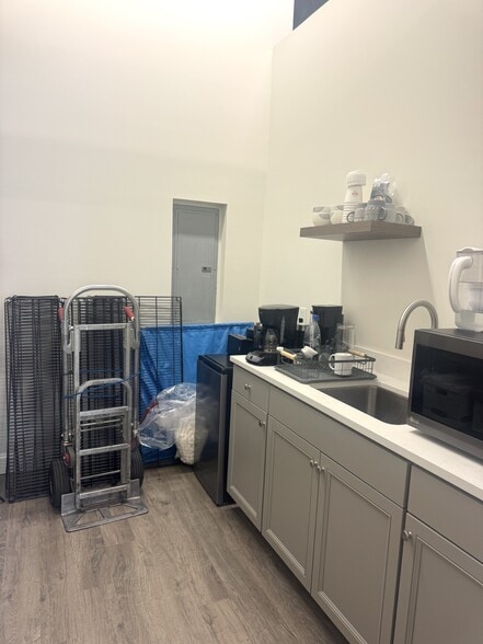 More Photos Of 3229 Argent Blvd, Ridgeland Showroom For Lease