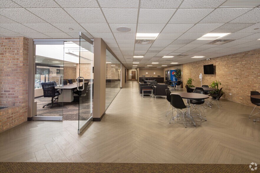 More Photos Of 1204-1332 W Northwest Hwy, Palatine Office For Lease