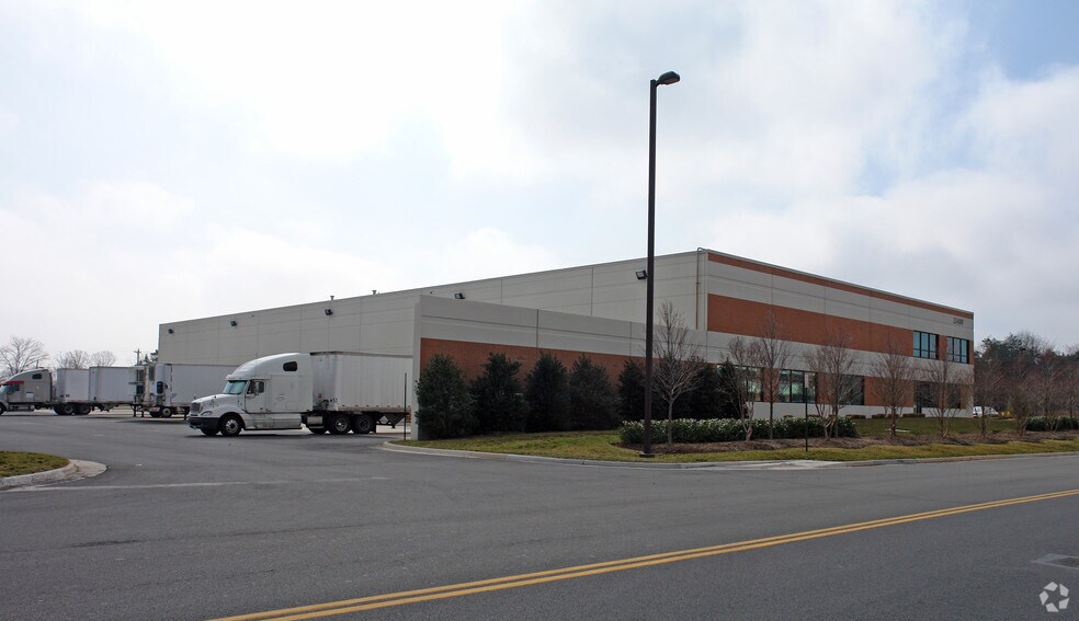 More Photos Of 23480 Rock Haven Way, Sterling Warehouse For Lease