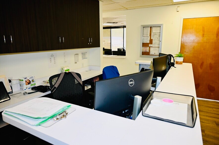 More Photos Of 8000-8004 N Armenia Ave, Tampa Medical For Lease