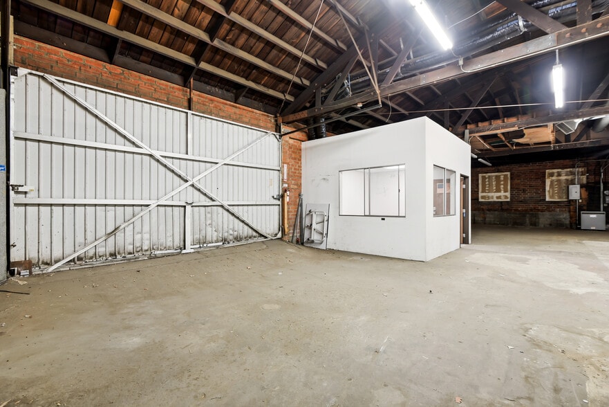 More Photos Of 6246 San Fernando Rd, Glendale Radio TVTransmission Facilities For Sale