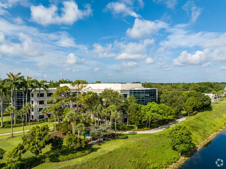 More Photos Of 800 Fairway Dr, Deerfield Beach Office Residential For Lease
