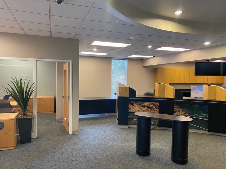 More Photos Of 590 Union Ave, Grants Pass Bank For Sale
