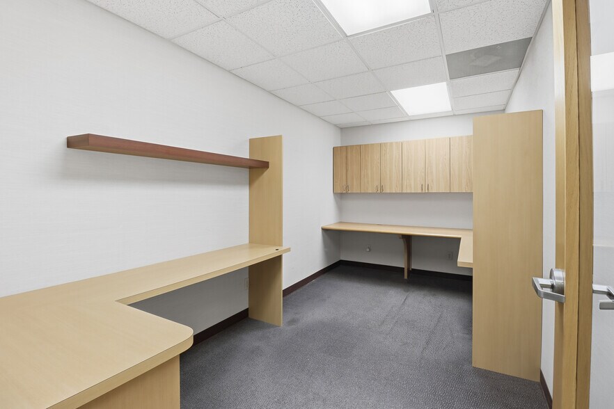 More Photos Of 585 Technology Pky, Lake Mary Office For Sale