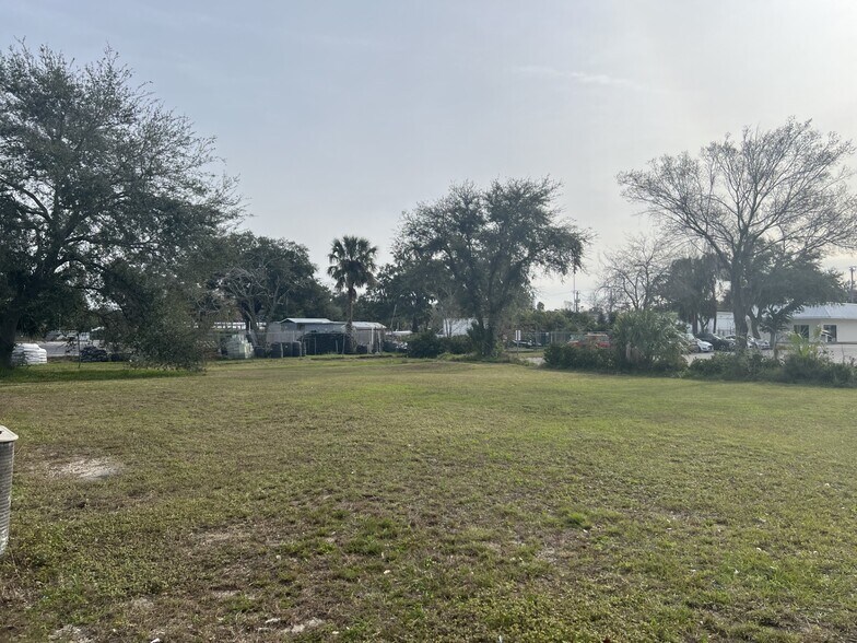 More Photos Of 1027 Mason Ave, Daytona Beach General Retail For Sale